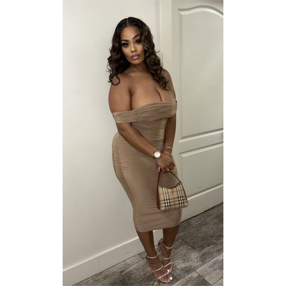 Nude Dress - Picture 1 of 2